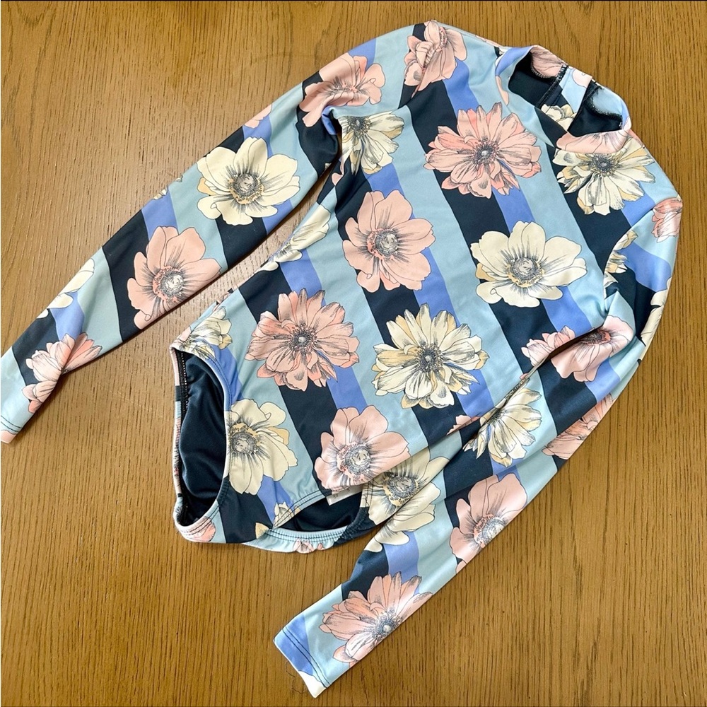 Girls size 4 O’Neill swimsuit